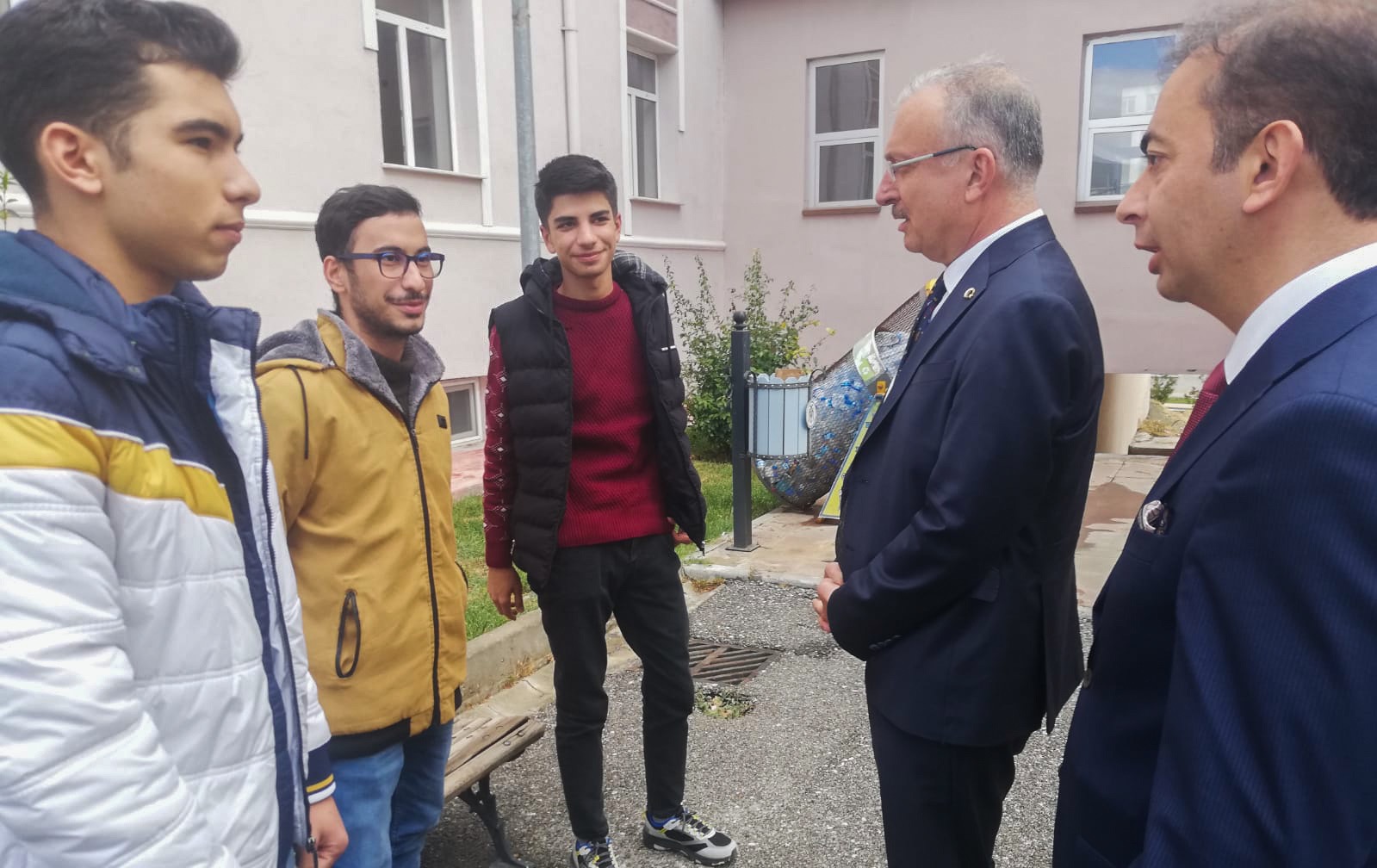 Rektör Levent Tıp Fakültesi Öğrencilerini Ziyaret Etti