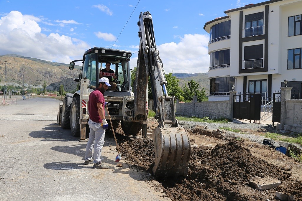 Erzincan Belediyesi üst yapı çalışmalarına devam ediyor