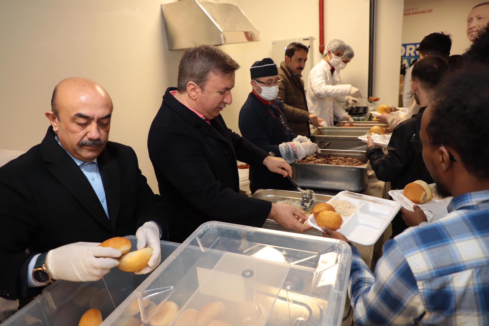 Her gün 600 kişilik iftar programı