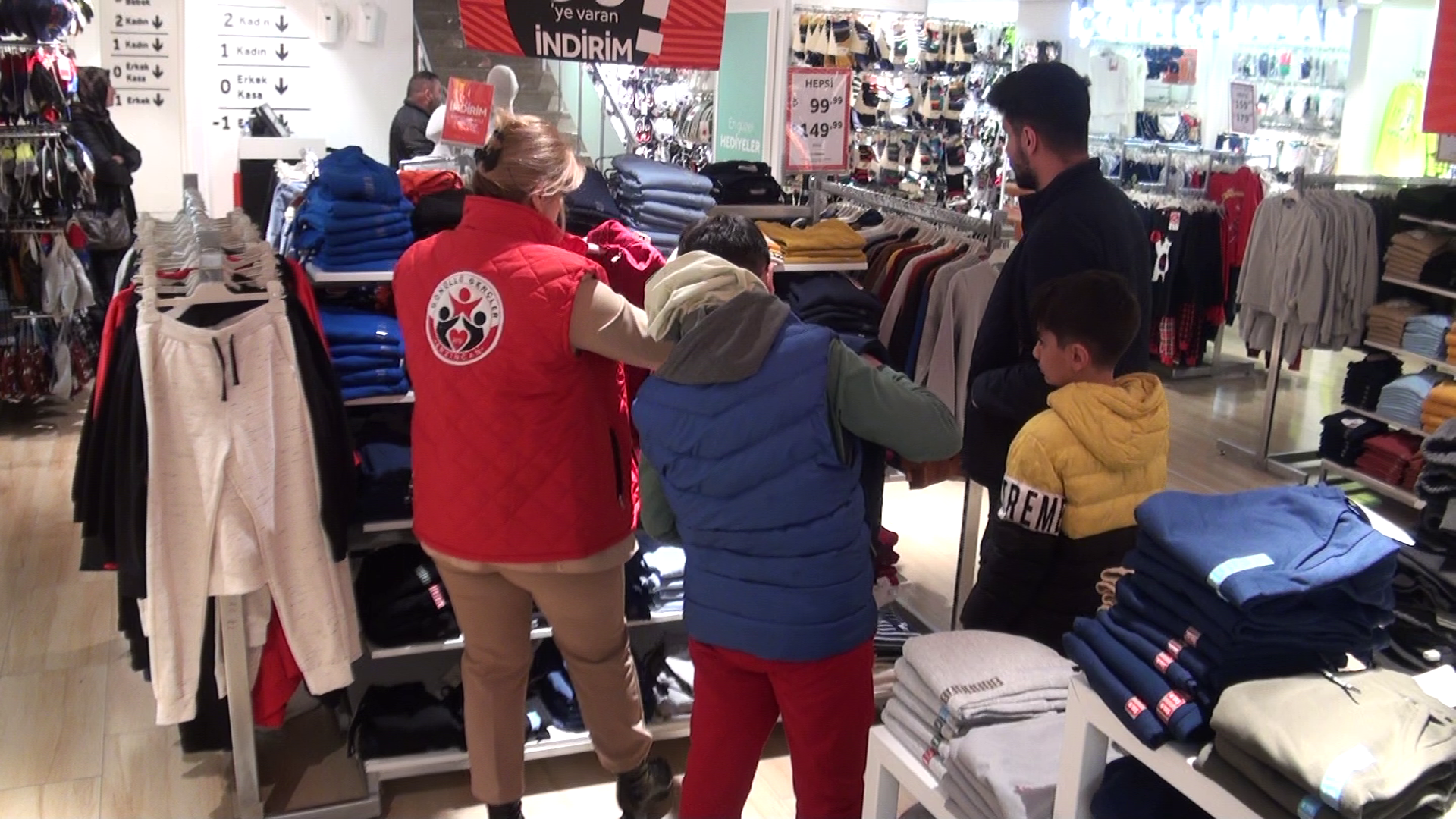 Erzincan Halkı Depremzedelere Kucak Açtı