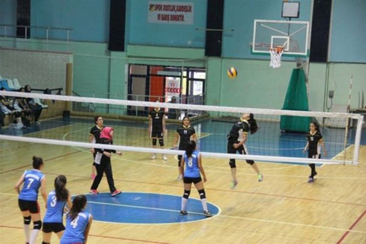 Voleybol Müsabakaları Yapıldı