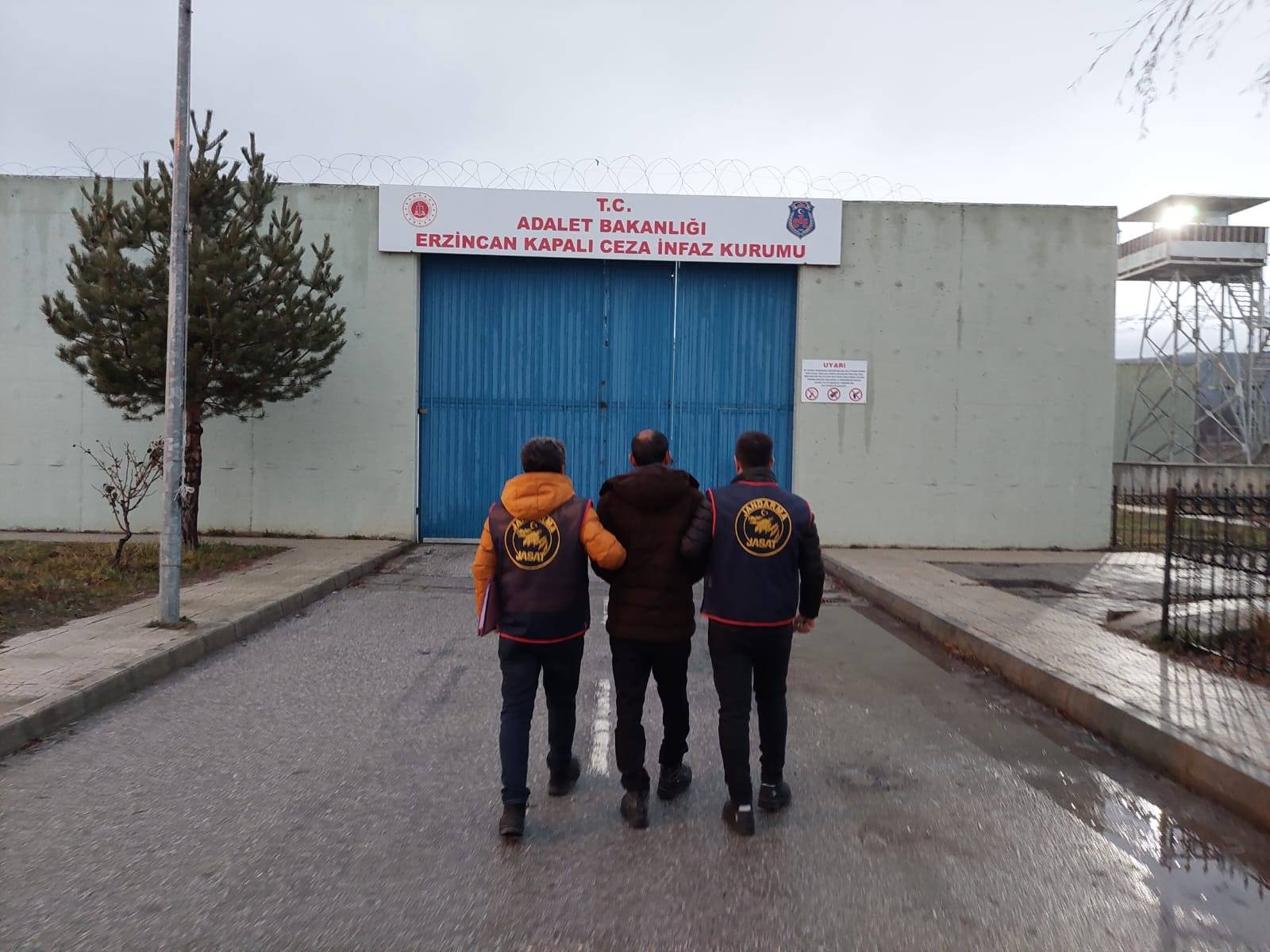 haklarında toplam 59 yıl 3 ay hapis cezası bulunan 25 şahıs tutuklandı